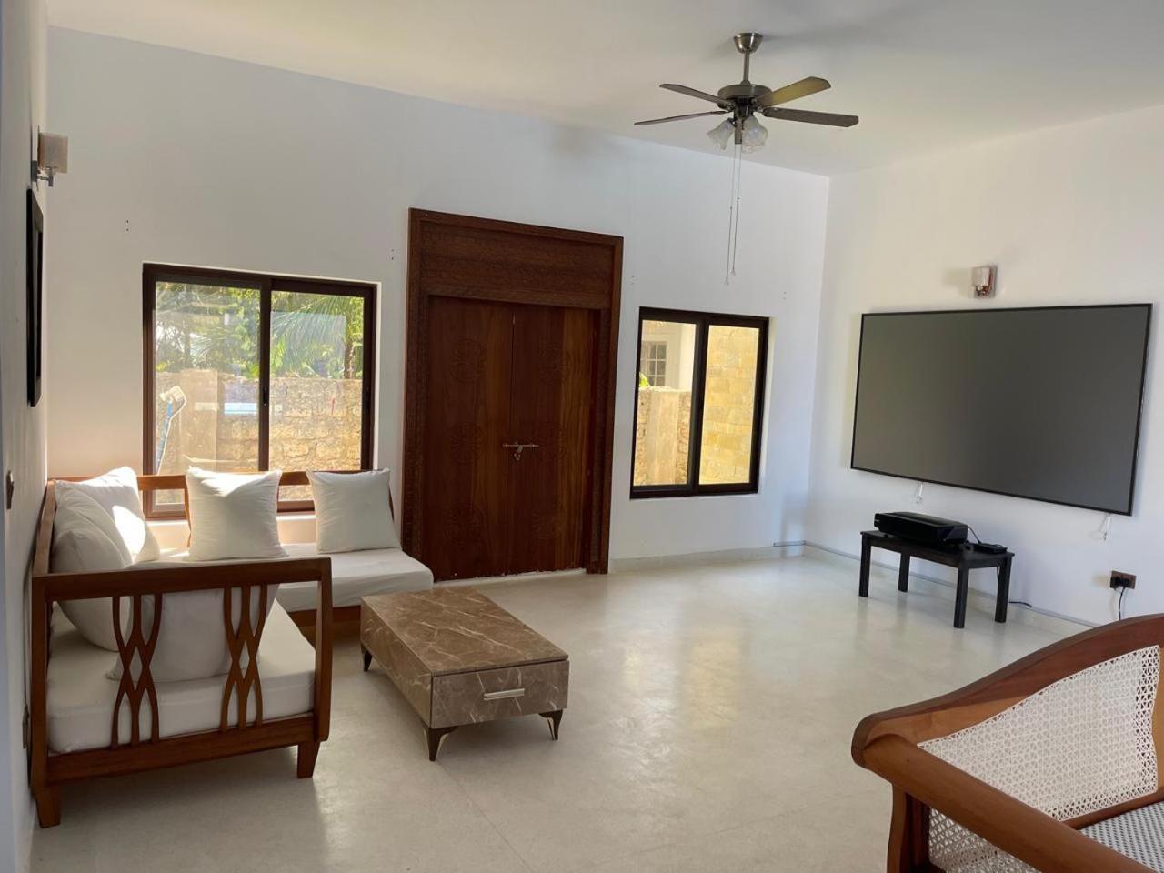 Mawe Zuri Resort Watamu Exterior photo